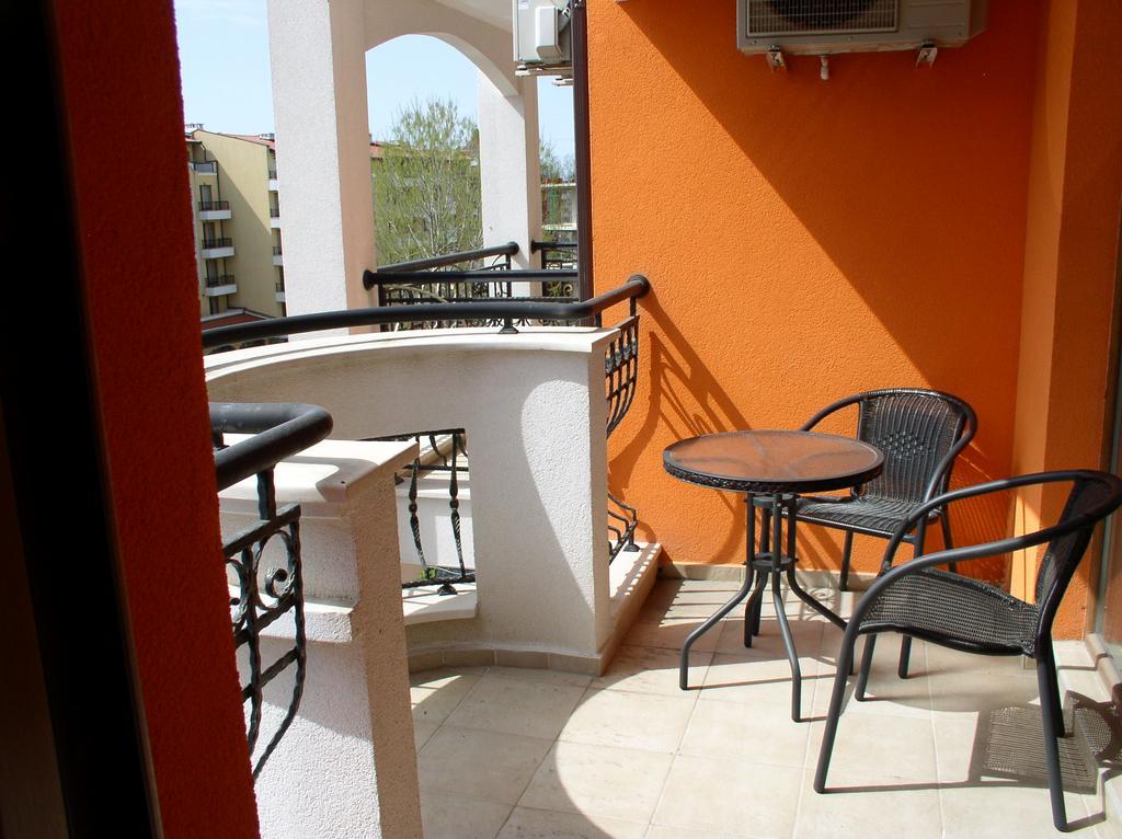 Lvv Palace Apartment Pantai Sunny Luaran gambar