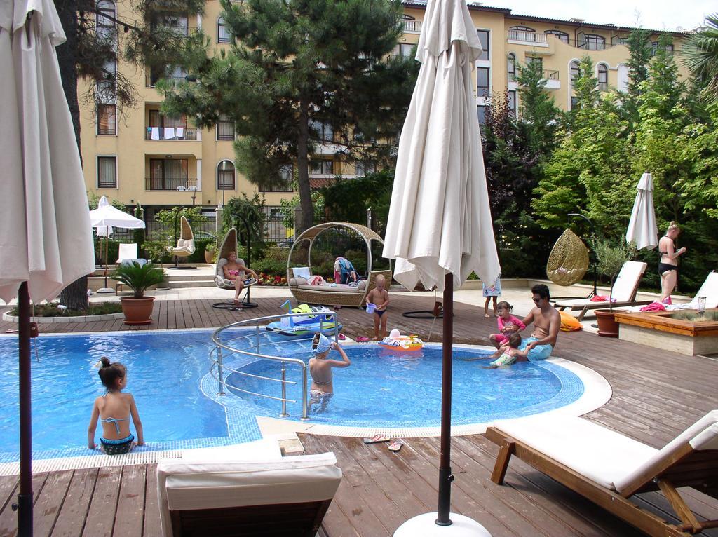 Lvv Palace Apartment Pantai Sunny Luaran gambar