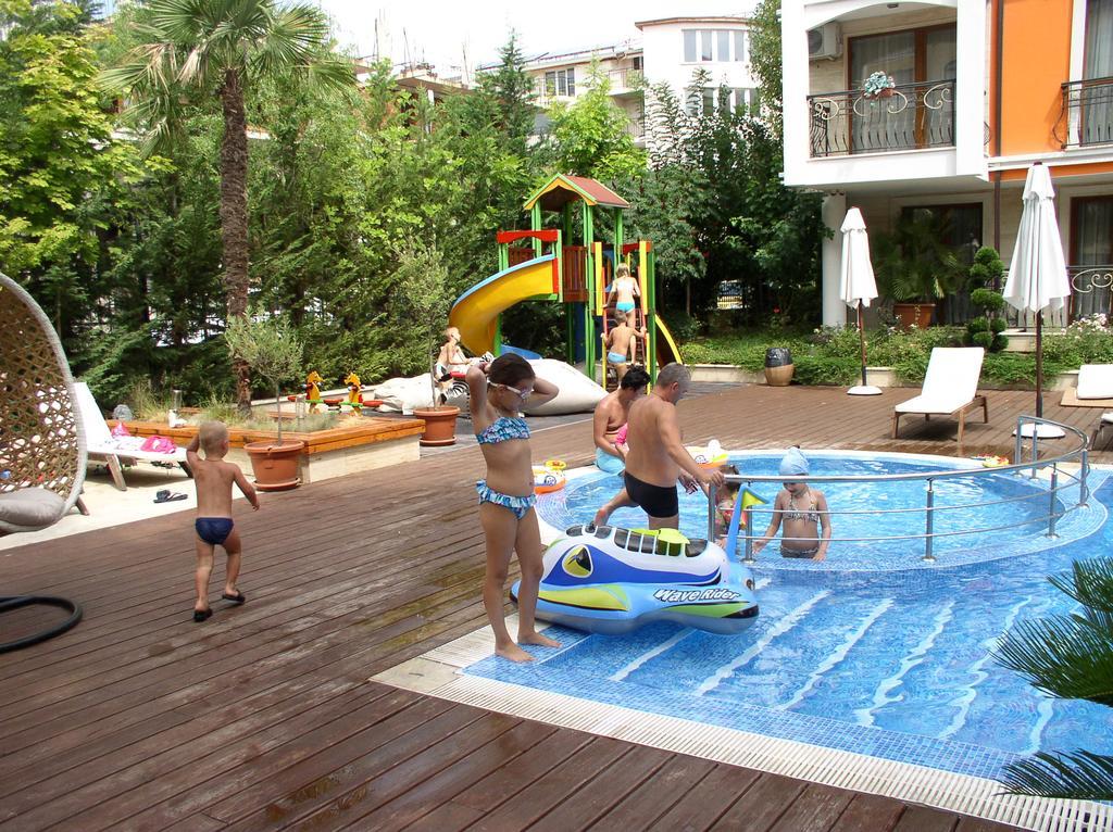 Lvv Palace Apartment Pantai Sunny Luaran gambar
