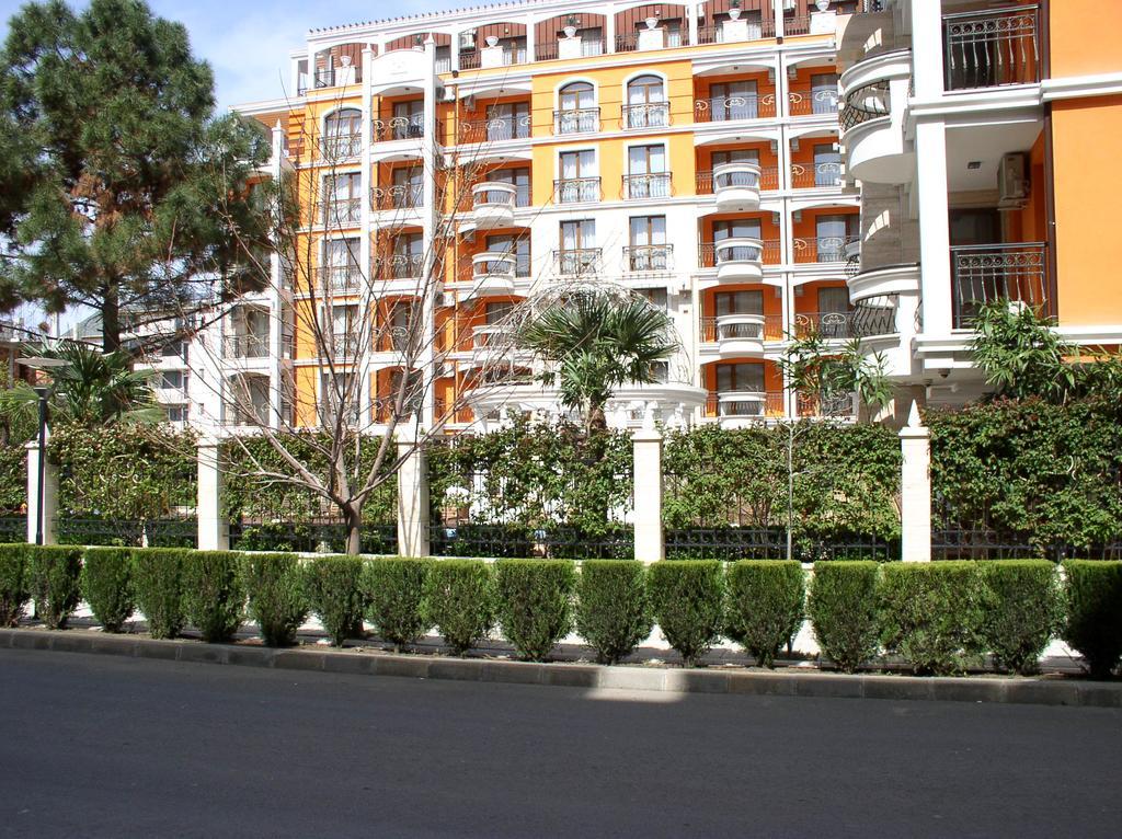 Lvv Palace Apartment Pantai Sunny Luaran gambar