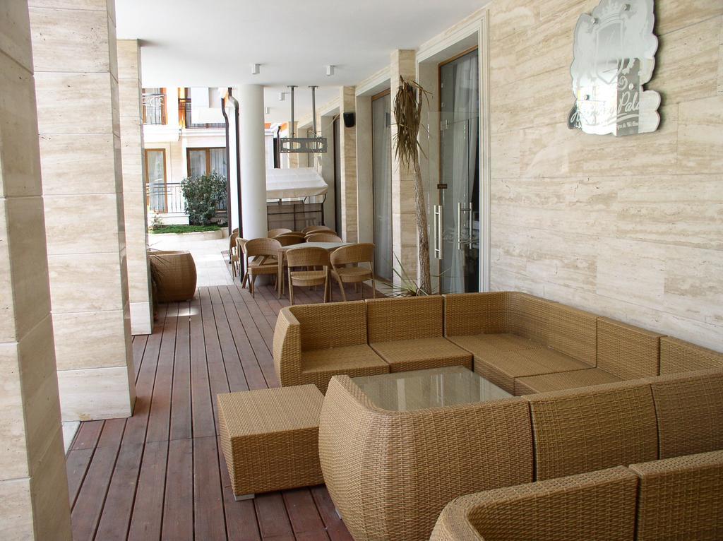 Lvv Palace Apartment Pantai Sunny Luaran gambar